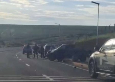Motorista morre ap&oacute;s capotar caminhonete em rodovia na fronteira