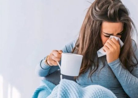 Nova variante acende alerta, mas não indica doença mais grave, dizem especialistas