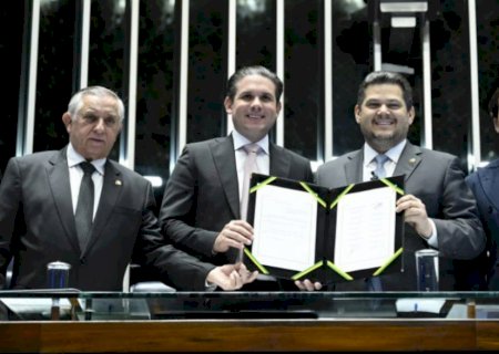 Congresso promulga emenda que autoriza professor a acumular cargo de qualquer natureza
