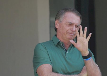 Moraes nega ida de Bolsonaro ao hospital e pede que PF apresente laudo de atendimento após queda