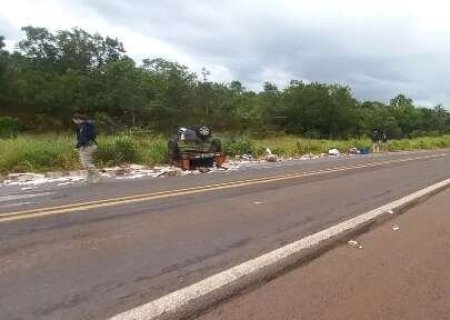 Ve&iacute;culos ficam destru&iacute;dos em acidente envolvendo sete pessoas na BR-262