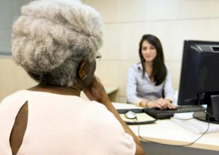 Caderneta da Pessoa Idosa tem nova versão com serviços sobre saúde mental e prevenção à violência