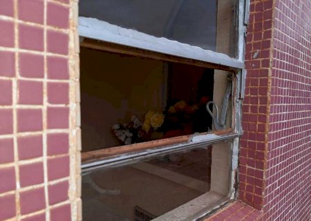 Homem invade casa de ex e puxa mulher pelos cabelos no MS