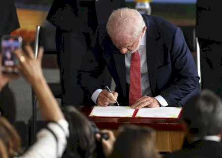 Lula veta integralmente PL que reduzia penas por atos golpistas do 8 de Janeiro