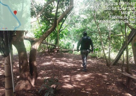 Denúncia anônima leva PMA a fechar acampamento clandestino no Rio Dourados