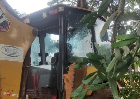 Agora: Operador de máquina é executado em obra de saneamento em Ponta Porã