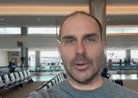 Eduardo Bolsonaro reage à ordem da PF e diz que não voltará ao Brasil: ‘Não entregarei meu cargo’