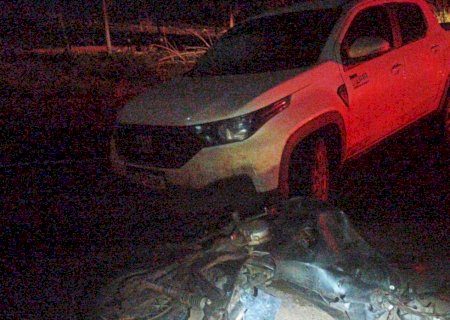 Motociclista morre ao ser atingido por veículo em ultrapassagem