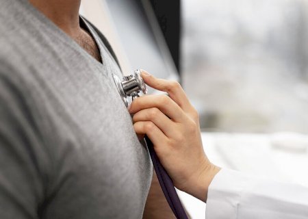 Quase um terço dos cursos de Medicina tem desempenho insuficiente em novo exame do MEC
