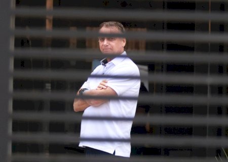 Após solicitar pastores, Bolsonaro pede autorização para receber assistência de padre na prisão