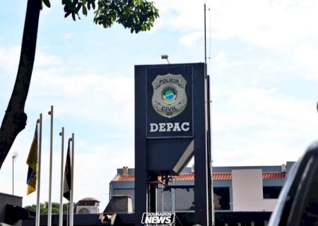 Jovem ameaça mãe e irmã com faca, se esconde debaixo da pia e acaba preso