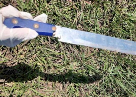 Homem é atingido com golpe de facão ao buscar lenha em Rio Brilhante