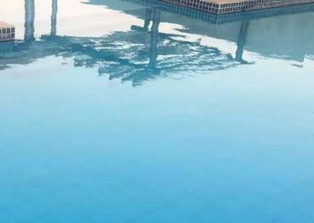 Adultos n&atilde;o percebem afogamento e acharam que crian&ccedil;a brincava na piscina