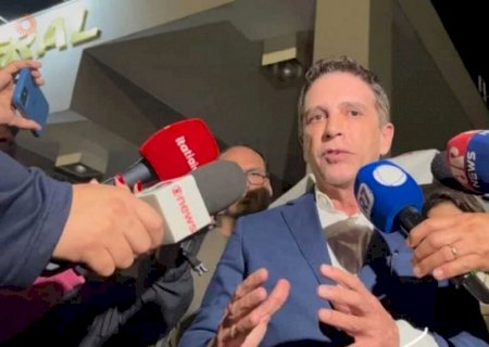 Médico diz que Bolsonaro apresenta apatia, tontura e queda da pálpebra