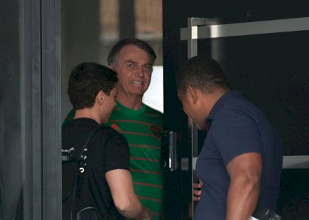 Moraes rejeita pedido da defesa de Bolsonaro para prisão domiciliar