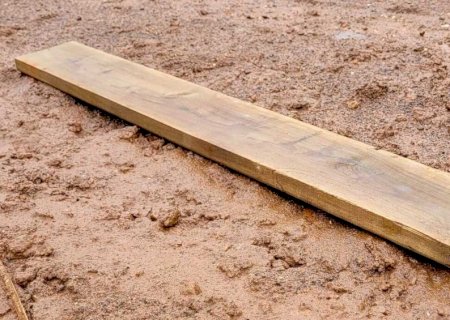 Seu Madruga? Homem é ameaçado com pedaço de madeira durante cobrança de aluguel em Dourados