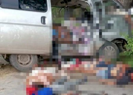 Van bate em &aacute;rvore e deixa sete mortos na Bioce&acirc;nica