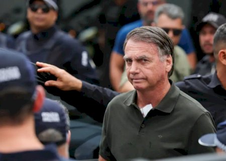 Bolsonaro bate a cabeça em móvel na cela da PF e sofre traumatismo craniano leve