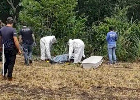 Vídeo - Corpo de homem é encontrado em decomposição em fazenda de Dourados