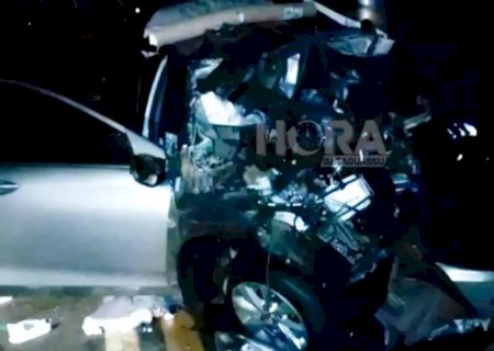 Motorista morre preso nas ferragens em batida frontal