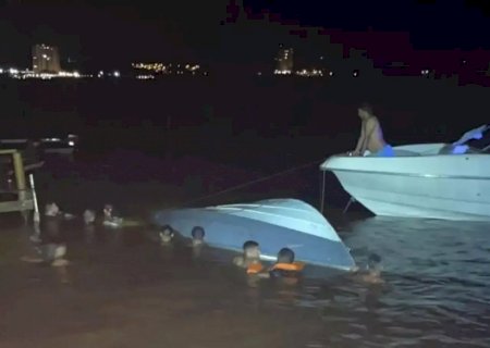 Lancha colide com píer e deixa seis mortos na divisa entre MG e SP