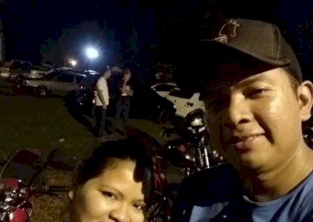 Casal em moto morre ap&oacute;s colis&atilde;o com carro em avenida