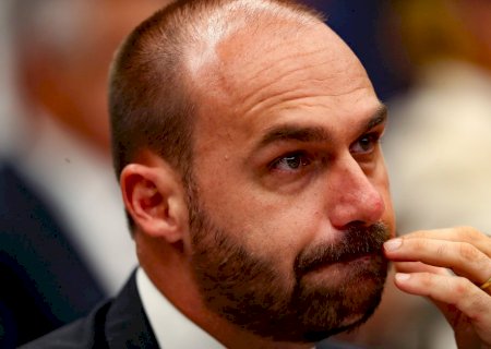 PF afasta Eduardo Bolsonaro do cargo por faltas injustificadas