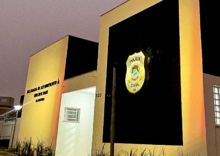 Marido apanha com rodo e estapeia e empurra esposa contra geladeira em Dourados