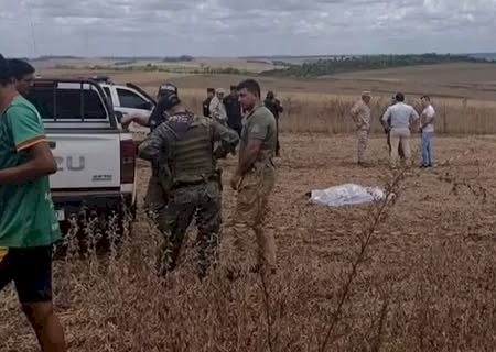 Dois brasileiros são mortos por pistoleiros em lavoura de soja na fronteira