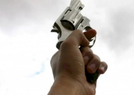 Menino de 10 anos aciona PM após pai ameaçar mãe e atirar para o alto