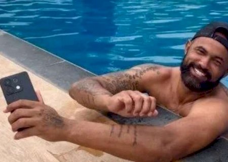 Pol&iacute;cia procura ex-goleiro Bruno que j&aacute; &eacute; classificado como "foragido"