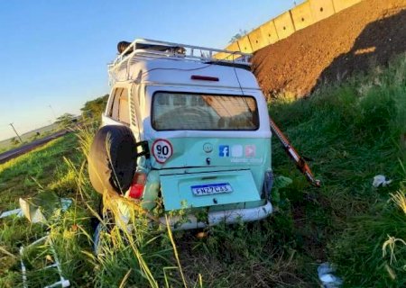 Casal morre em colis&atilde;o entre Kombi e carreta na rodovia BR-163