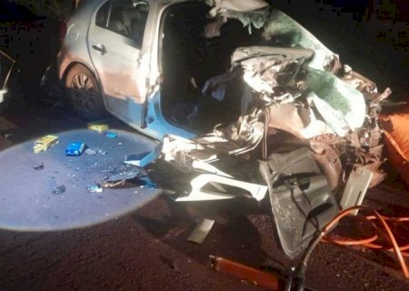 Acidente entre carro e carreta deixa três mortos e dois feridos na BR-262, em Corumbá