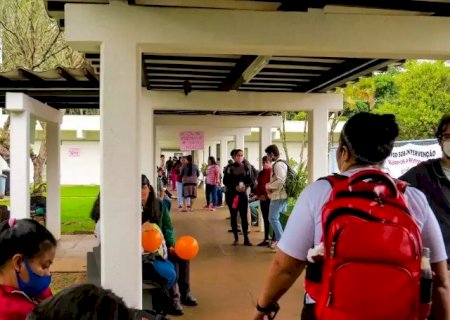 Com sal&aacute;rios de at&eacute; R$ 8 mil, UFGD abre sele&ccedil;&atilde;o para professor tempor&aacute;rio