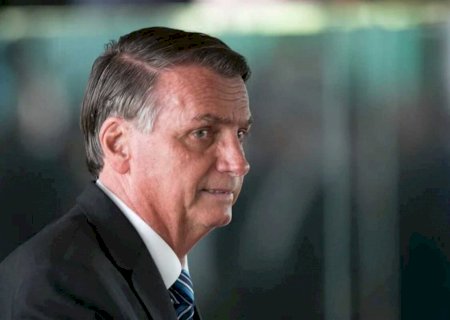 Bolsonaro vai para o hospital com vômitos e calafrio, diz Flávio