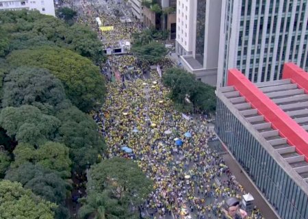 Manifestantes fazem ato contra Lula e ministros do STF na Paulista