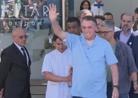 Vídeo de Bolsonaro saindo de hospital e acenando é de 2025, não 2026