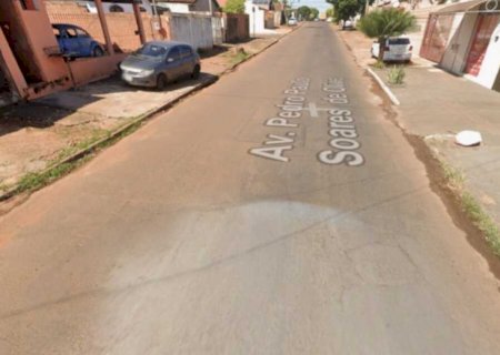 Mulher pula de moto em movimento para fugir do ex no Cohab
