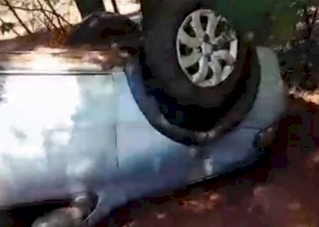 Carro capota durante acidente e idosa morre presa às ferragens em Ponta Porã