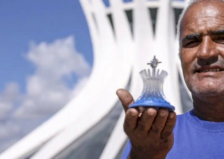 Com miniaturas, artesãos dão novo sentido à Brasília dos monumentos