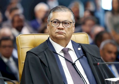 Difamação contra Tabata: Dino vota para condenar Eduardo Bolsonaro
