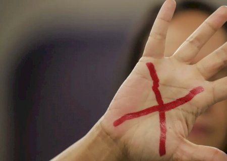 Audiência de jovem esfaqueada 15 vezes será realizada dia 15 de abril