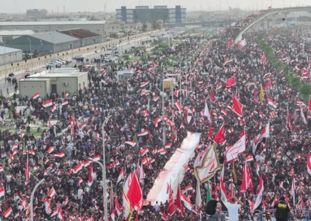 Multidões no Irã marcam 40º dia da morte do líder Supremo Khamenei