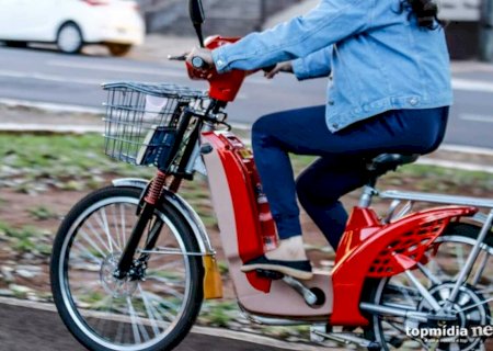 Ladrão tenta roubar bicicleta elétrica, derruba mulher e acaba preso na BR-060
