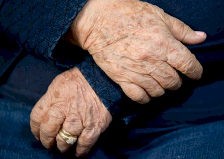 Idosa de 75 anos é vítima de golpe após relacionamento com jovem em Sidrolândia