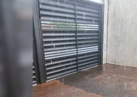 'Chuvou, ventou e granizou': Campo Grande debaixo d'água neste domingo (vídeo)