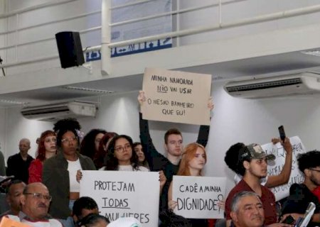 Campo Grande  - Bancada do PT tenta derrubar lei sobre uso de banheiros por mulheres trans