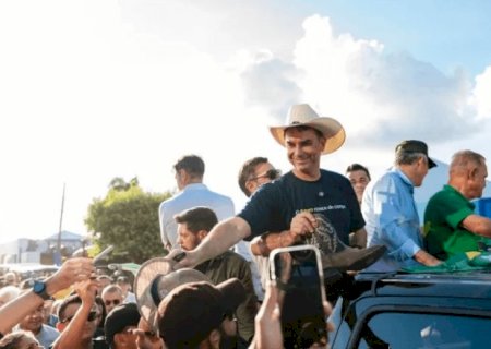 Flávio Bolsonaro diz que agro é 'tratado como lixo'