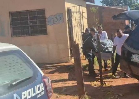 Homem em surto ataca policiais com facão e é morto no Noroeste