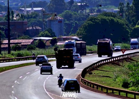 Mais de 300 mil veículos devem trafegar pela BR-163 em MS durante o feriadão